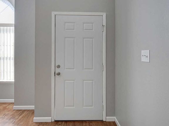 4th image of 400 Woodland Park Cir