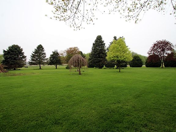 3rd image of W8985 County Road B