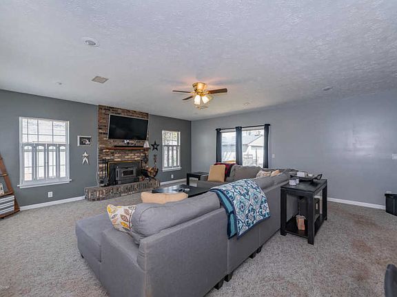 2nd image of 711 Drummond Way