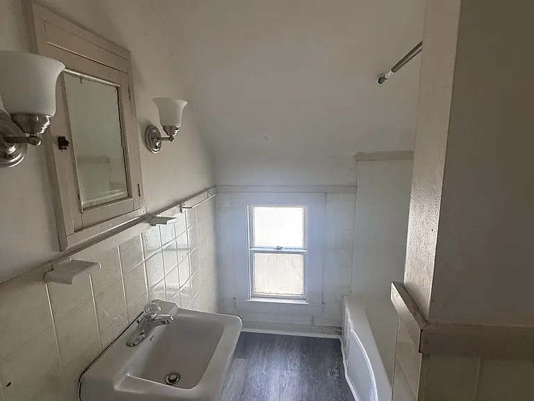 40 Pleasant St — Photo 8