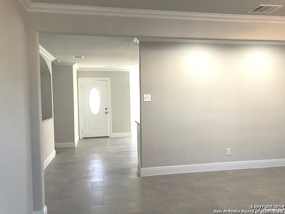 4th image of 174 Moss Valley Dr