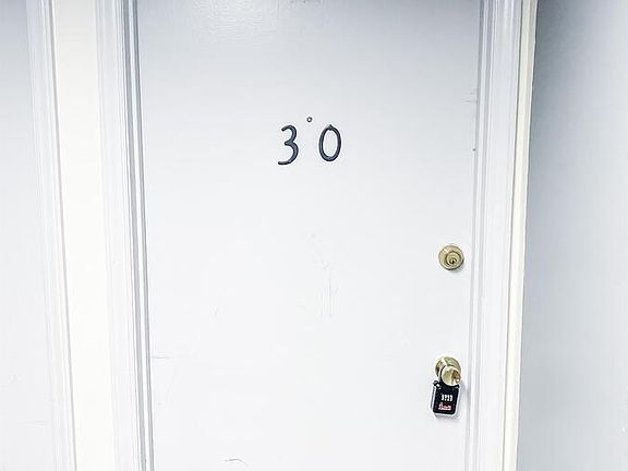2nd image of 562 Woodland Ave Unit 30-1