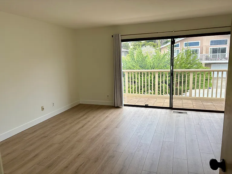 114 Falmouth Ct — Photo 12