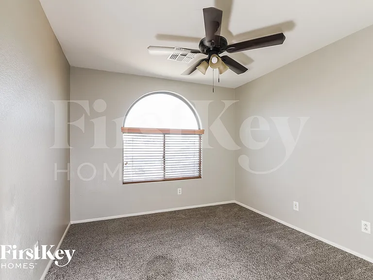 22427 N Vanderveen Way — Photo 13