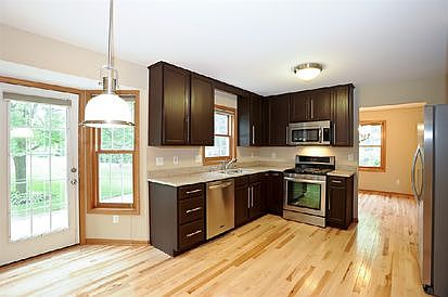 3rd image of 626 Parker Ct