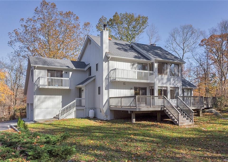 1st image of 9 Ferris Ln