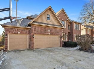 2197 Red Maple Ln, Aurora, IL 60502