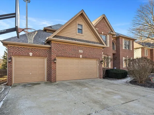 2197 Red Maple Ln, Aurora, IL 60502