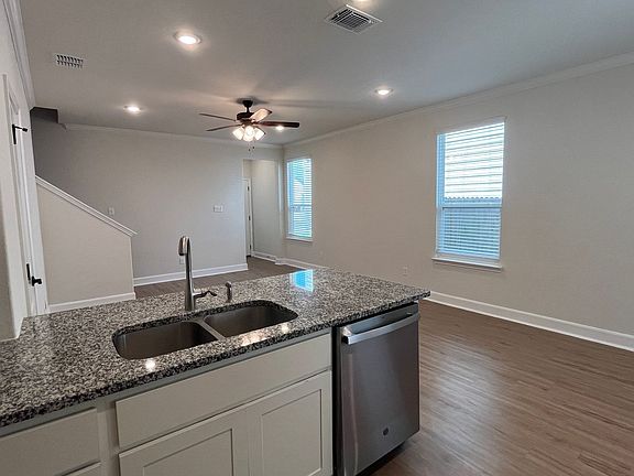 5th image of 10326 Candlewood Way #102