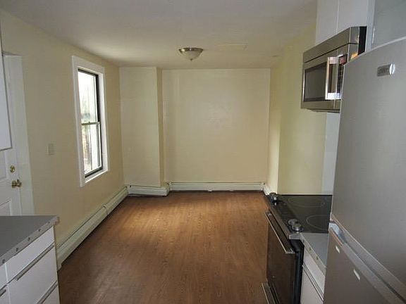 2nd image of 215 Mulberry St