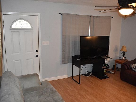 3rd image of 324 E Johnson Ave