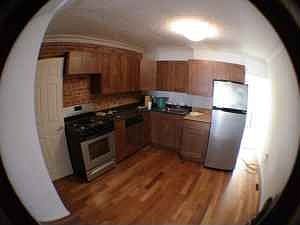 2nd image of 1418 Jackson St