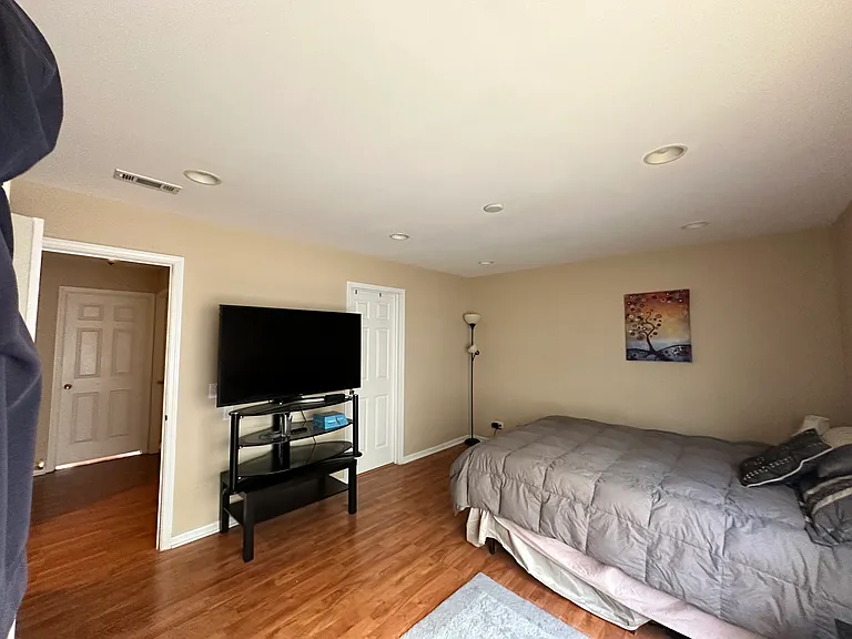 231 Half Moon Cir — Photo 7