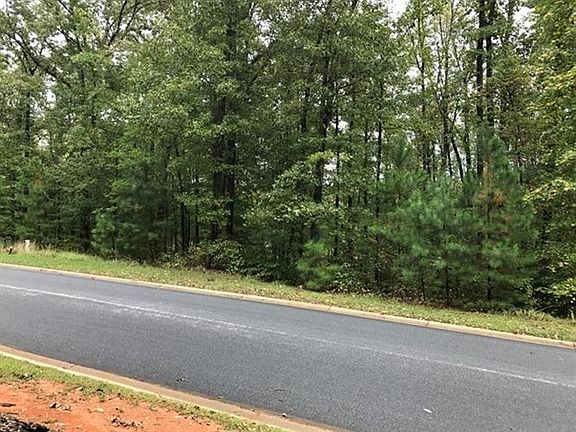 4th image of 402 Newport Dr