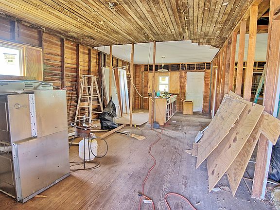 3rd image of 601 Baylor St