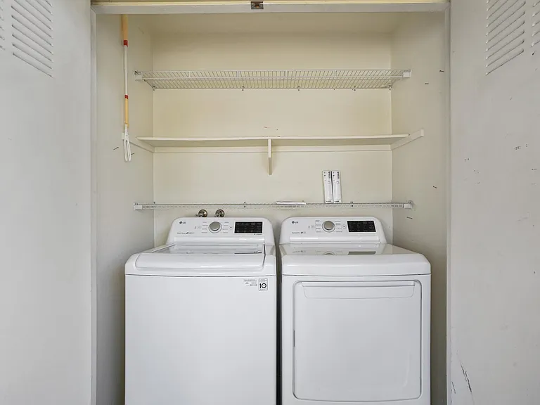 2042 Coolidge St — Photo 14