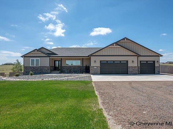3rd image of 2383 Silver Gate Way