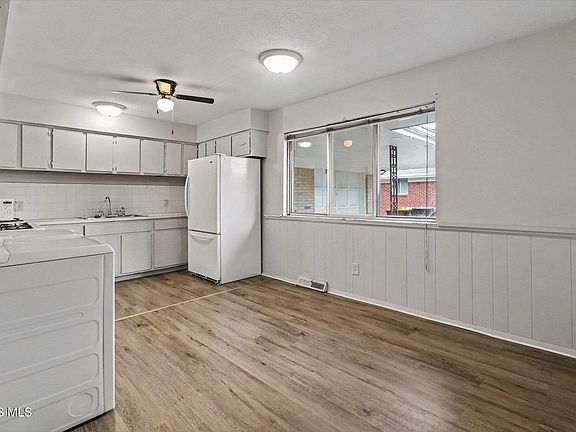 5th image of 215 N 2nd St