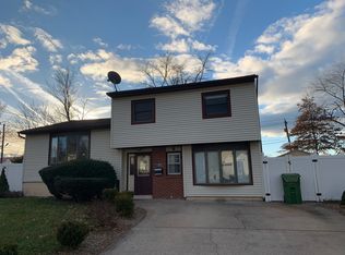 72 Rieder Rd, Edison, NJ 08817