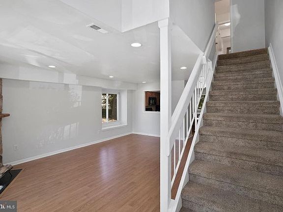 3rd image of 301 Barton Run Blvd