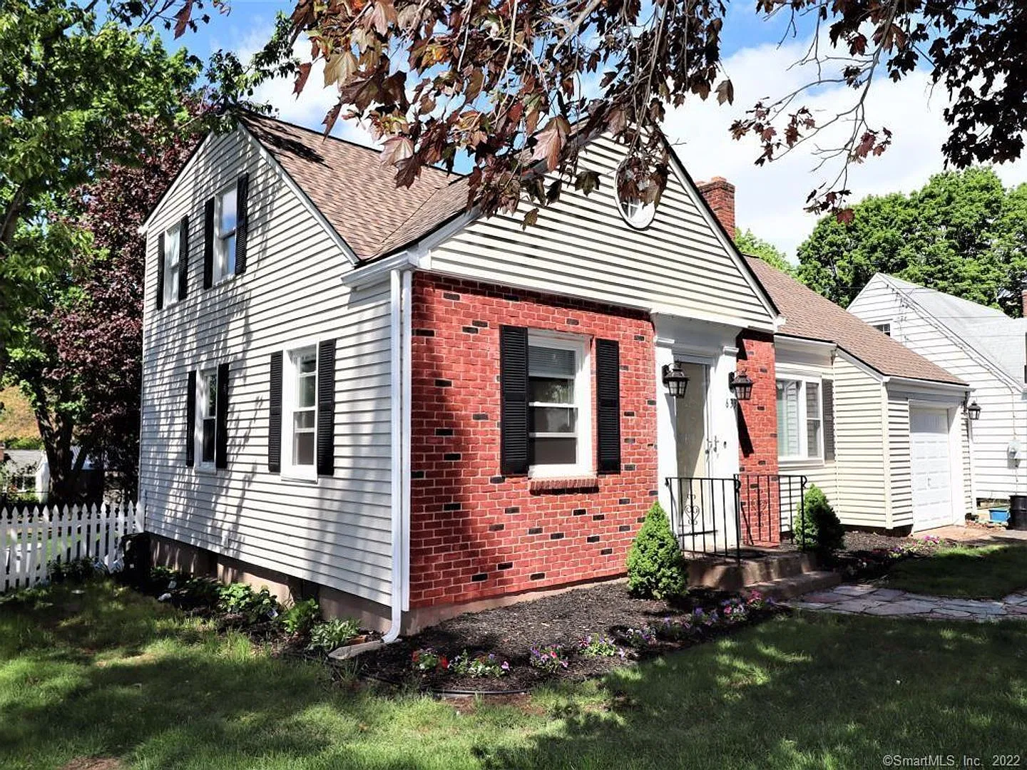 Beautiful 5 Bed, 2 Bath Single Family Cape for Rent in East Hartford! — Photo 2
