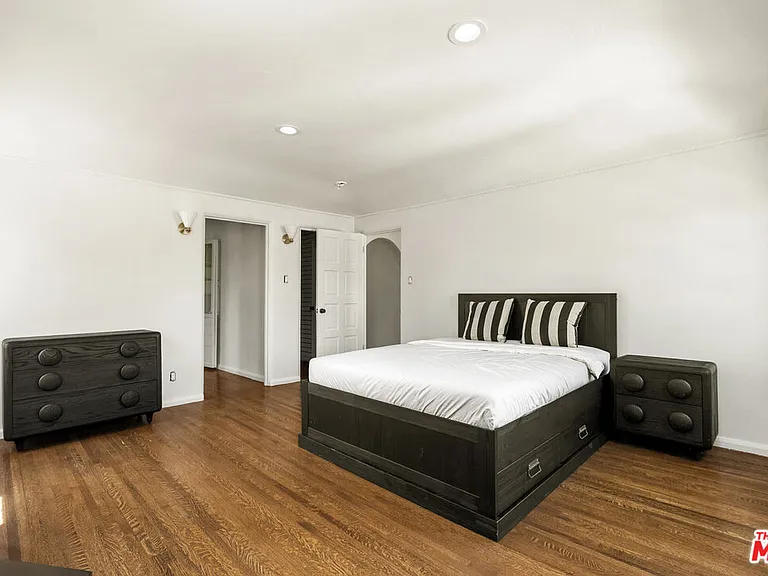 512 N Palm Dr — Photo 11