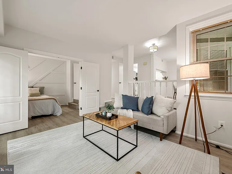 2811 S Woodrow St #B — Photo 3