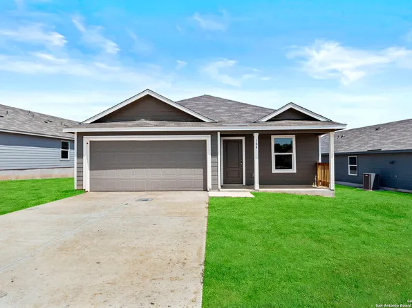 104 Autumn Trail, Floresville, TX 78114