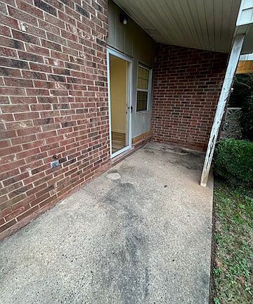 2nd image of 7-103 Dehart Dr #7