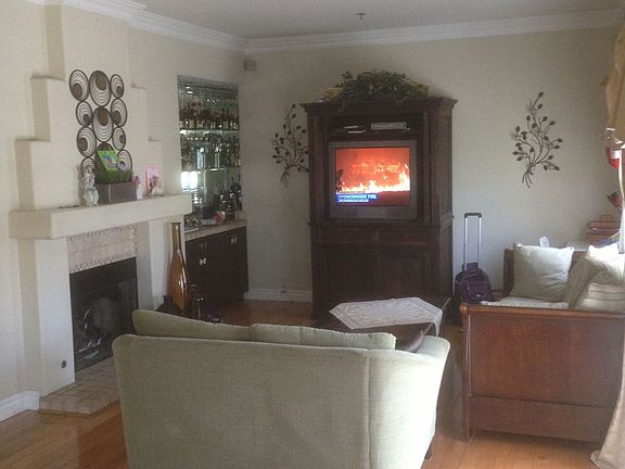 2nd image of 10630 Moorpark St Unit 203