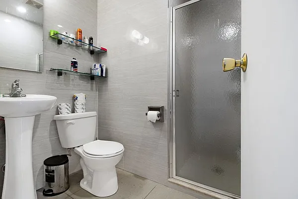 Rented by REAL New York | media 25