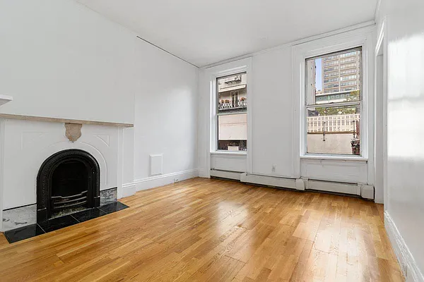 Rented by Emerson Realty NY LLC | media 16