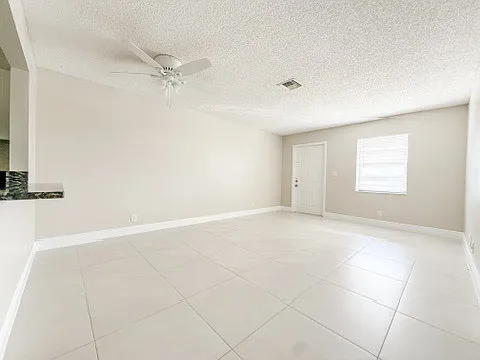 1515 N Federal Hwy — Photo 14