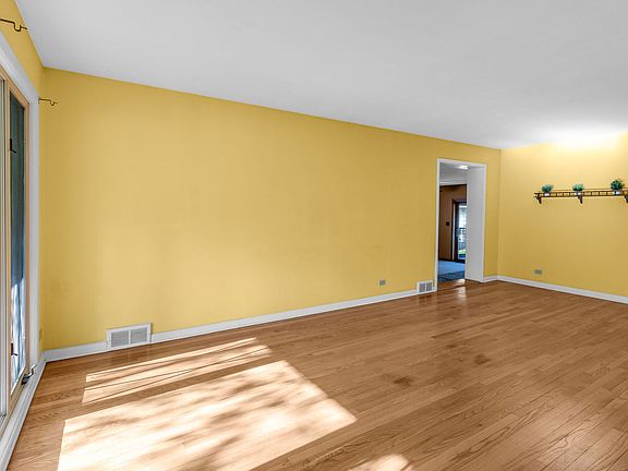 4th image of 179 N Hampshire Ave
