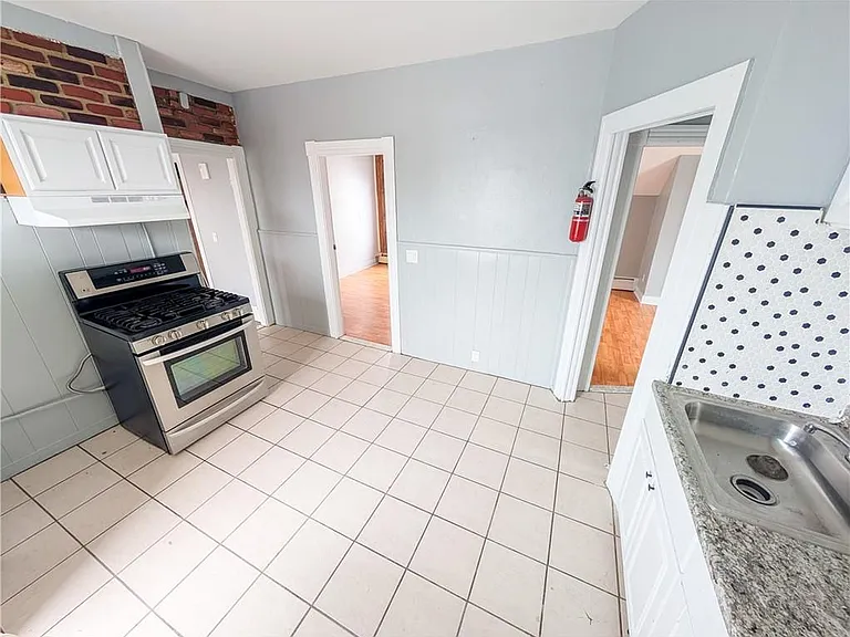 53 Bancroft St #3 — Photo 9