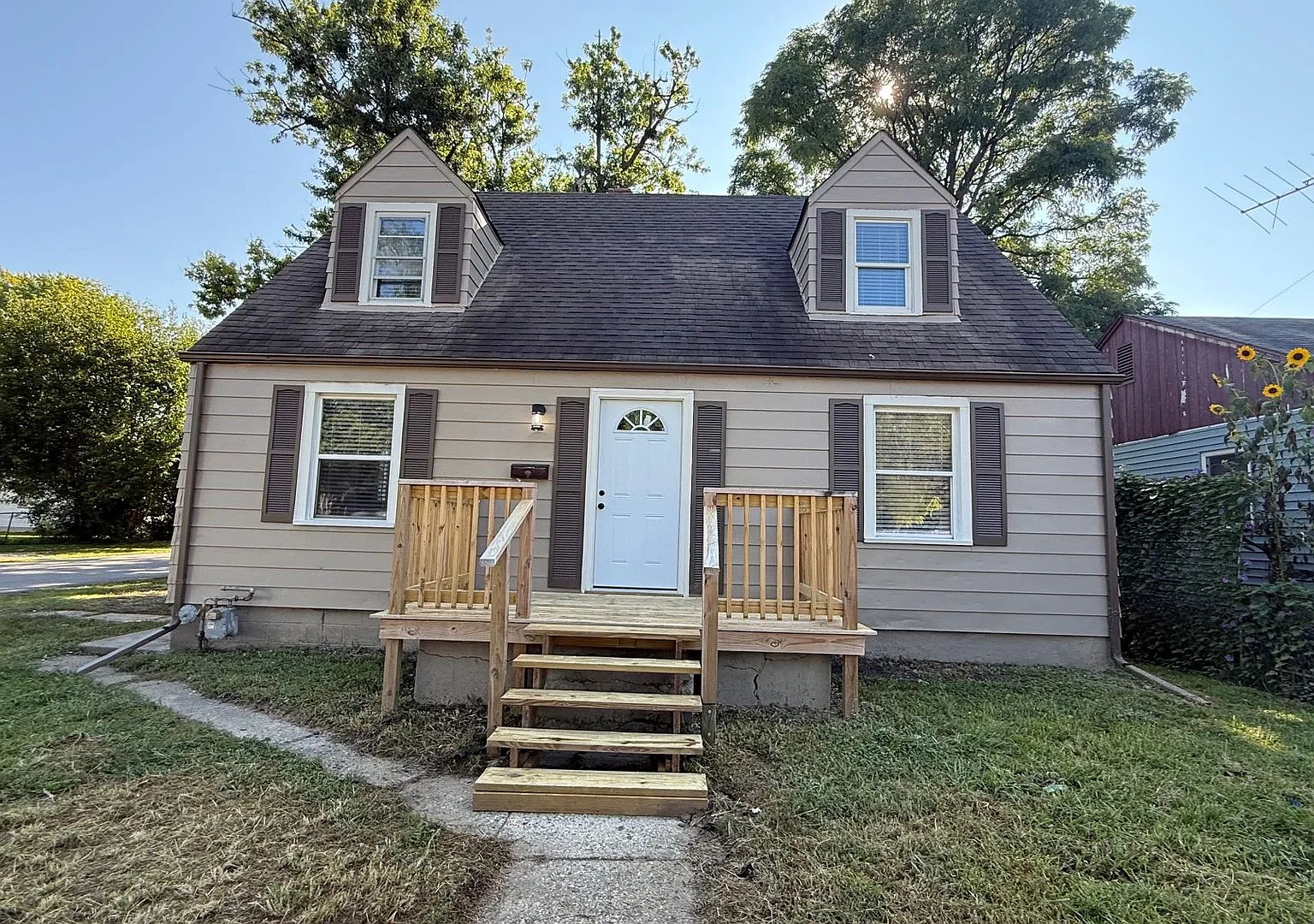 Large 3 Bedroom / 1 Bath Home on Corner Lot — Photo 1