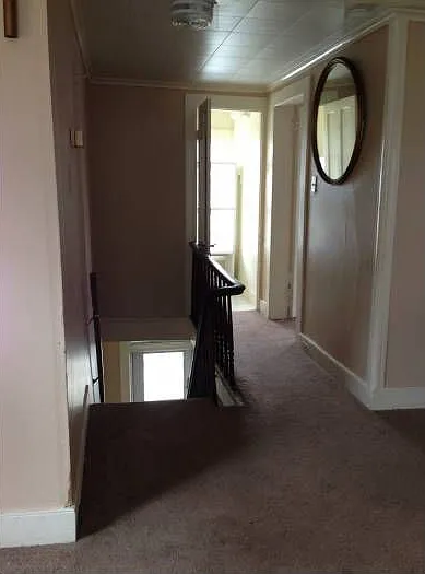 landing of 2nd floor unit
