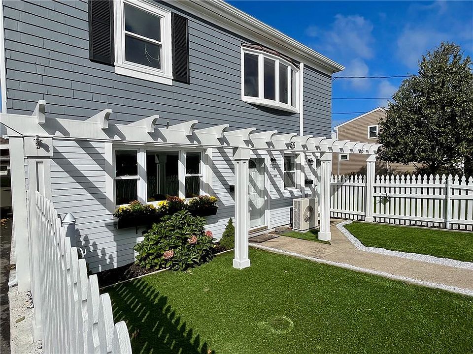 35 Earl Ave Newport RI Zillow