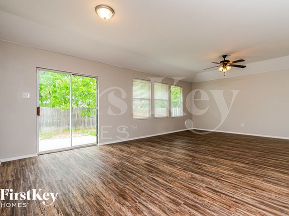 4th image of 3908 Windy Point Dr