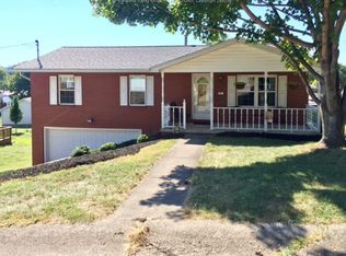 205 Limestone Dr, Eleanor, WV 25070