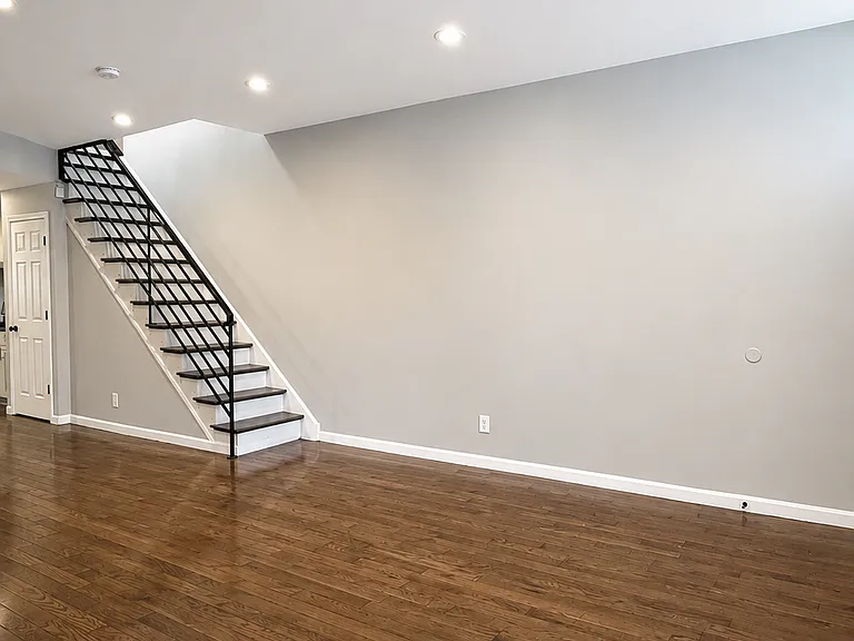 2134 Wharton St — Photo 4