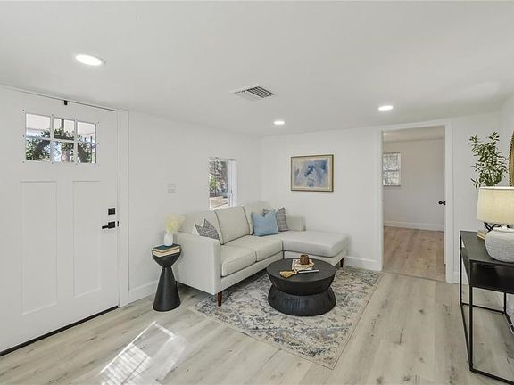3rd image of 2111 E Ellicott St