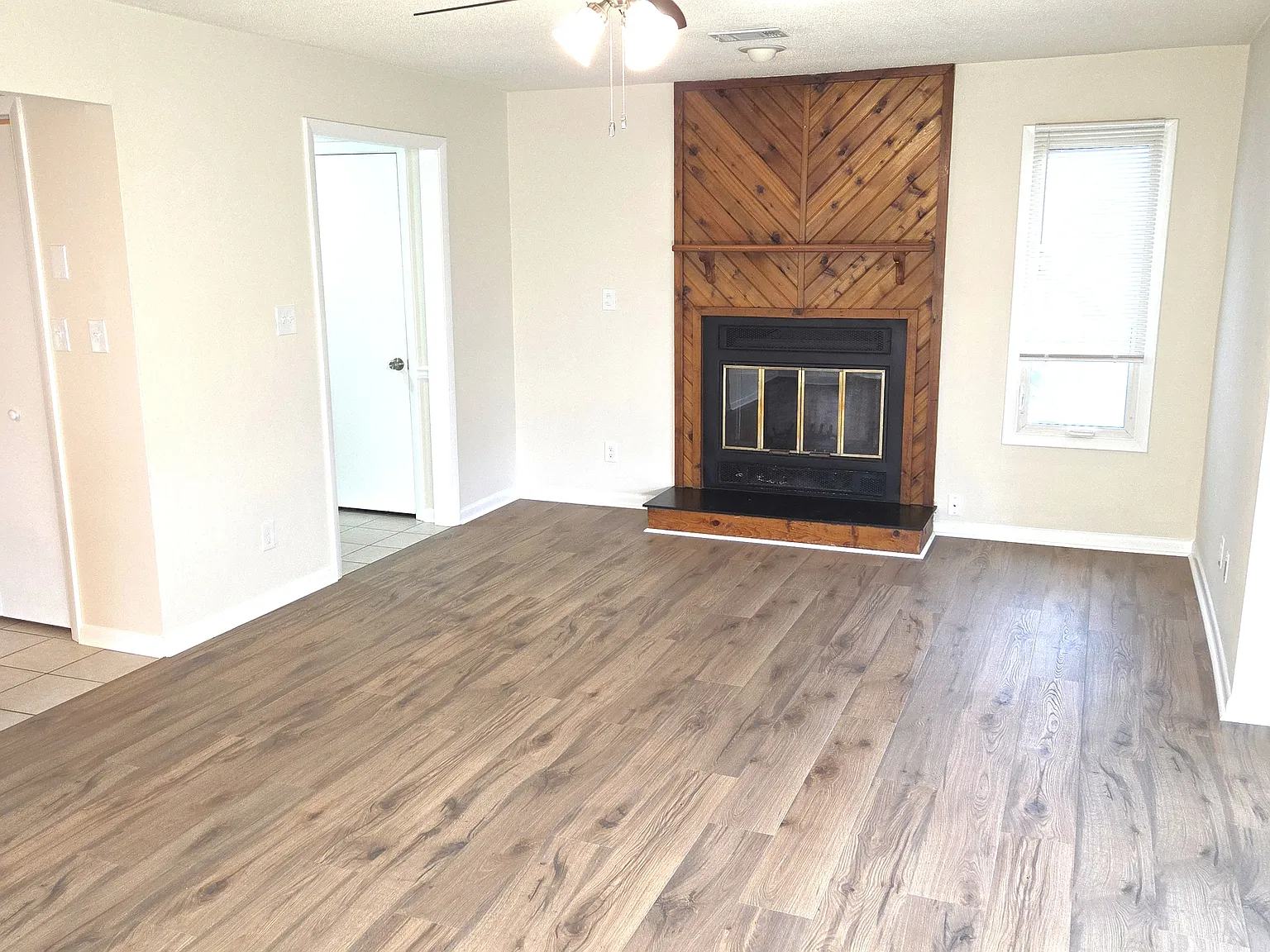 2 bed, 1105 sqft, $1,995 — Photo 4