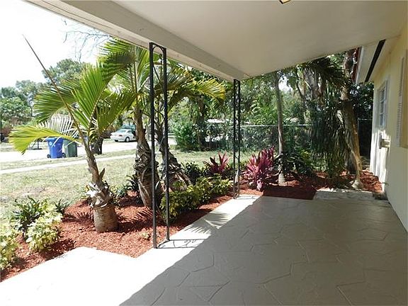 3rd image of 1541 SW 22nd Ave