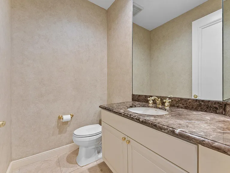 7081 Mallorca Cres — Photo 7