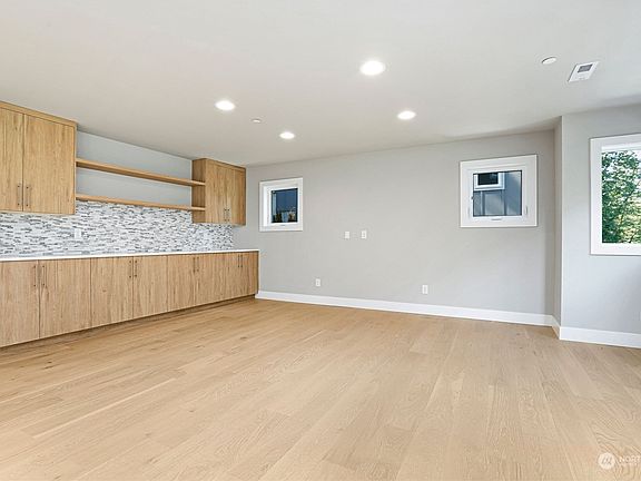 4th image of 21123 NE 6th Street