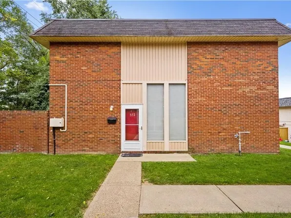 512 College Park Dr, Coraopolis, PA 15108