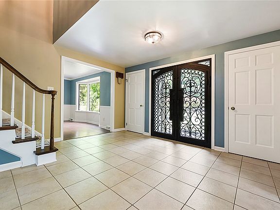 3rd image of 153 Oakwood Rd