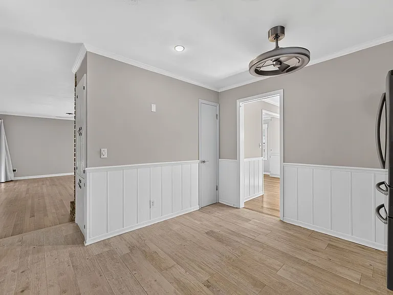 677 Selkirk Dr — Photo 17