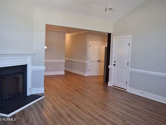 3rd image of 3500 Gaston Way